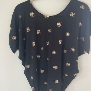 Kim and Cami short Sleeve Tee with sun  size small